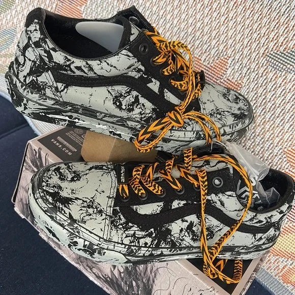 Vans WMNS Old Skool
Year Of The Tiger Black/Gray
VN0A3WKTN42
Sneakers - Picture 11 of 16